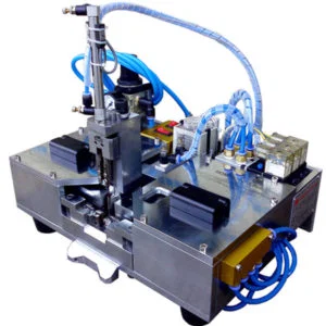 Letakkan wayar dalaman pada pemegang cakar dawai plastik