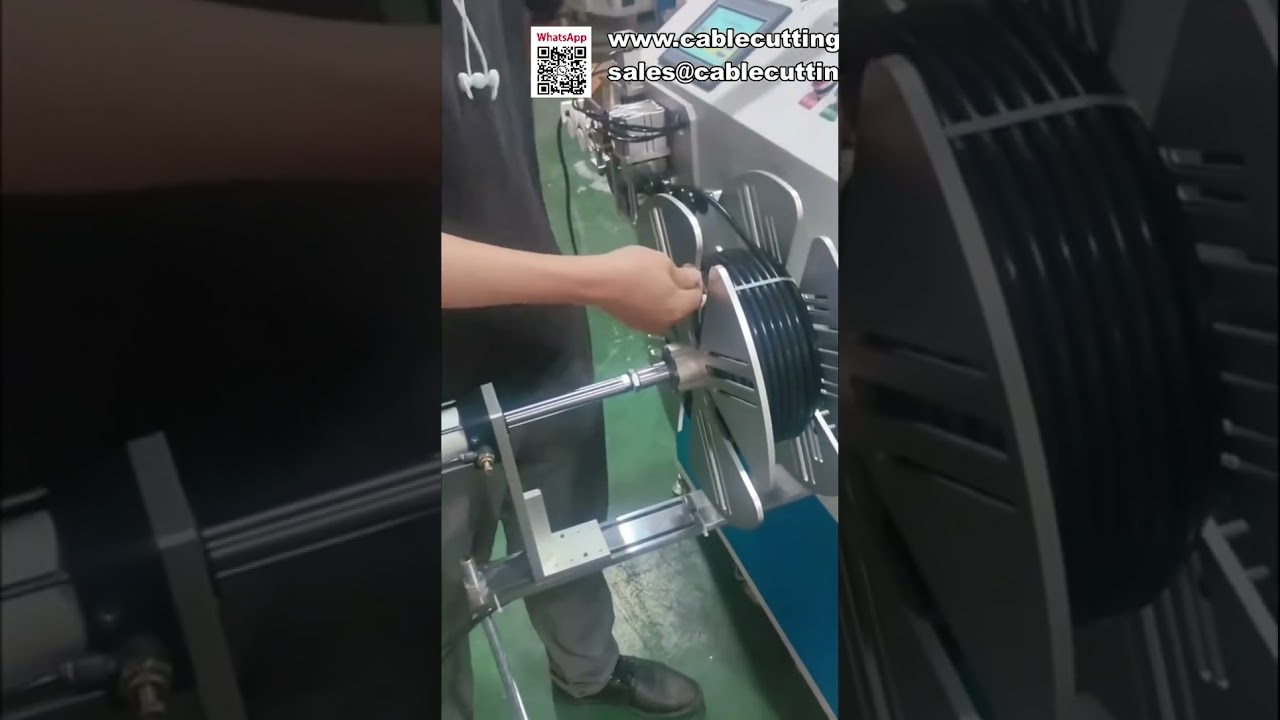 Máquina automática de enrolamento e contagem de metros para mangueiras e cabos.