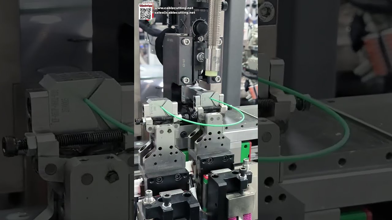 Máquina automática de crimpagem de terminais e equipamento de processamento de fios com inserção ...
