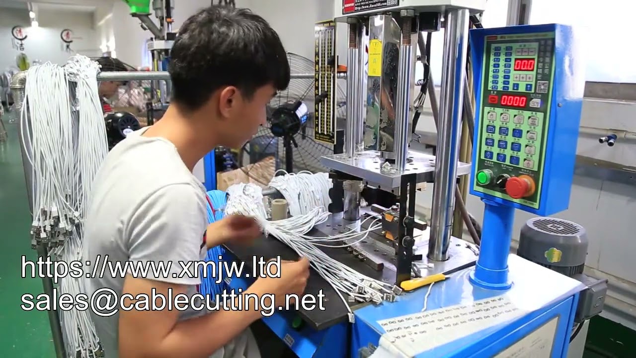 Mesin Suntikan Plastik Menegak Automatik untuk Kabel Micro USB dan Type-C | Mesin Acuan Suntikan Menegak