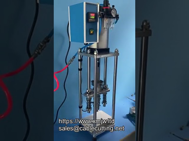 Mesin Acuan Suntikan Menegak Desktop Mini untuk Pengecas USB dan Suis Kuasa – Acuan Plastik