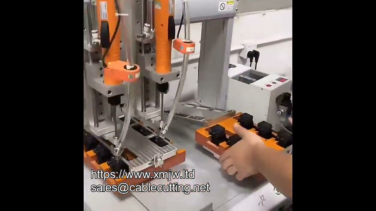 Pemutar Skru Automatik 4 Paksi dengan Fungsi Pengapit, Tiup & Sedut untuk Peralatan Rumah